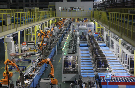 Manufacturing_Plant_with_Robotic_Arms